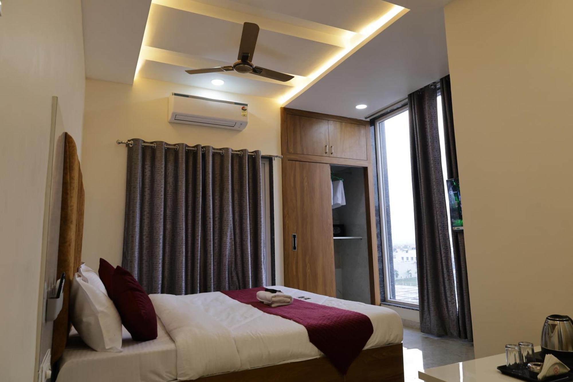 Hotel The Prime Land Hoshangabad Eksteriør billede