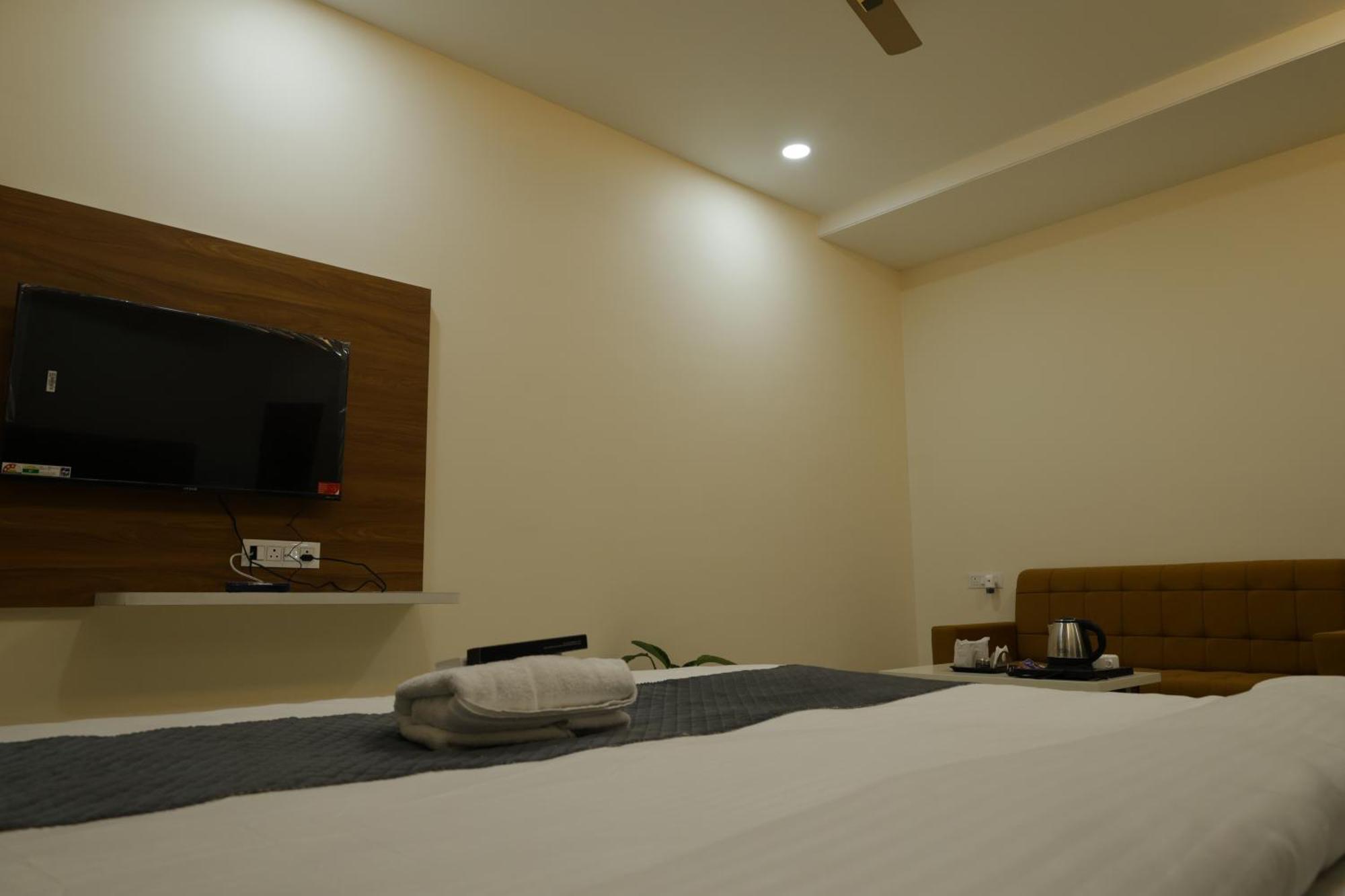 Hotel The Prime Land Hoshangabad Eksteriør billede