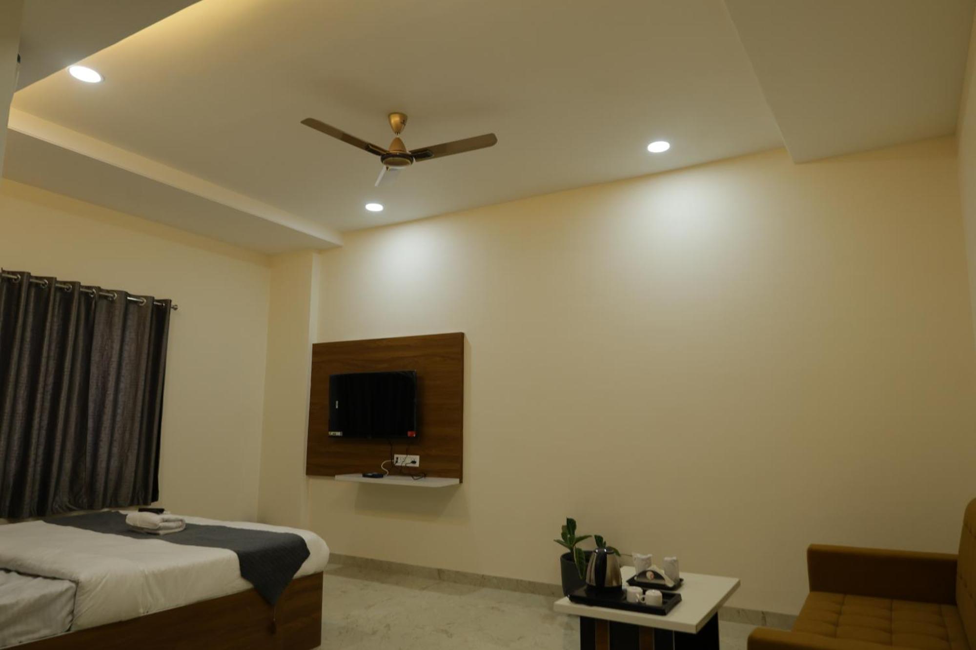 Hotel The Prime Land Hoshangabad Eksteriør billede
